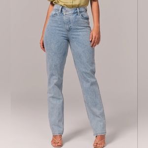 Abercrombie and Fitch Curve Love Ultra High Rise 90s Straight Jean Criss-Cross10
